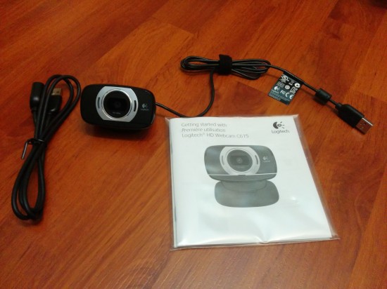 unboxing-logitech-c615-webcam